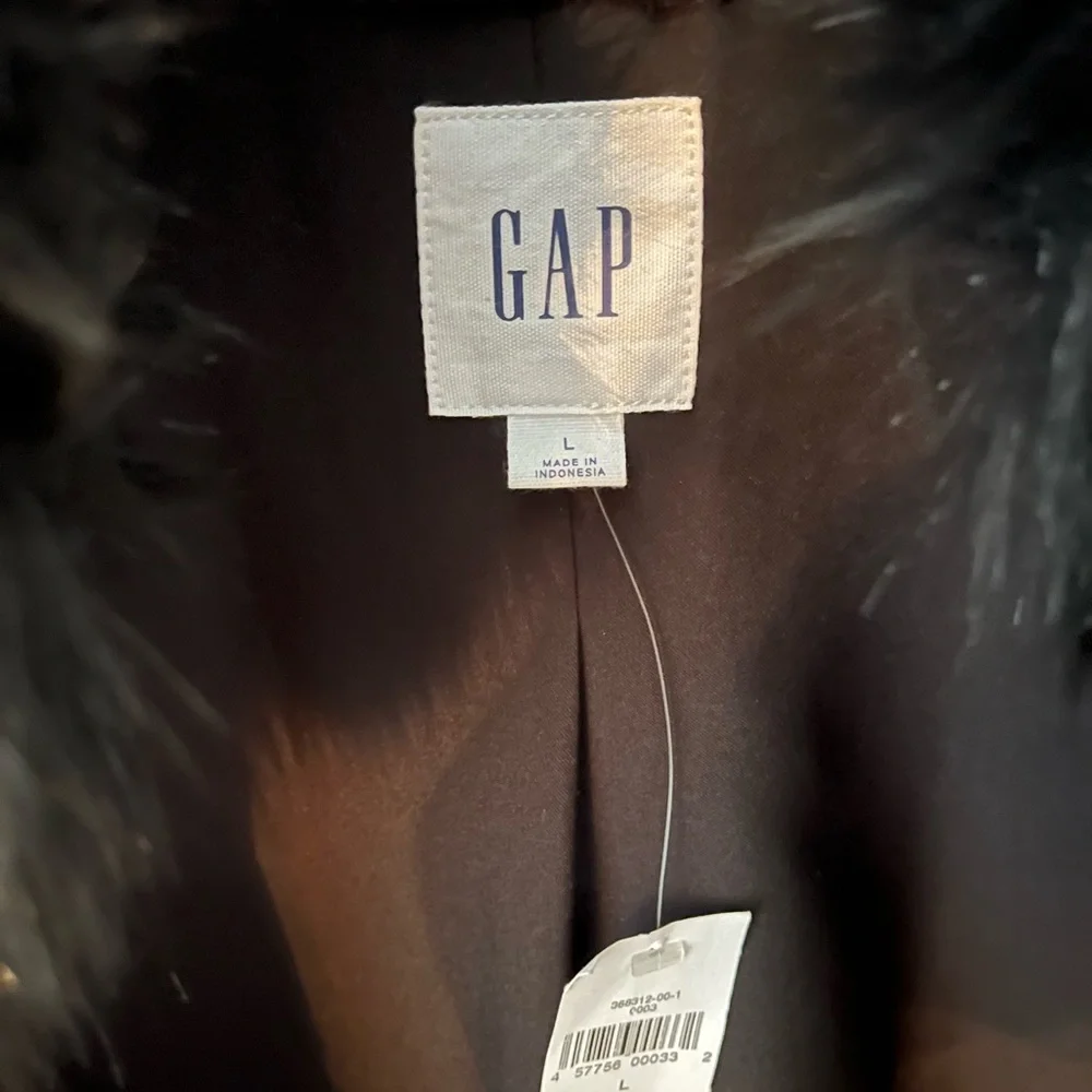 GAP Women's Black Faux Fur Vest. Size Large. NWT. Hook & Eye Closure. - Picture 2 of 9
